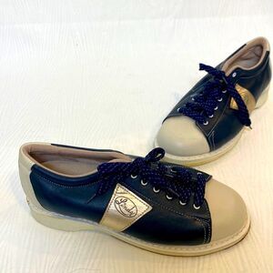 Linds Exxxtra Bowling Shoes Navy and White Size 6 B
